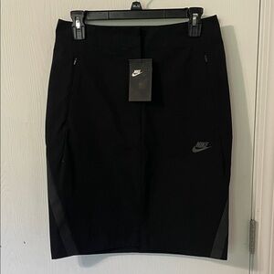 NWT Nike Sportswear Tech Business Athletic Women’s Black Pencil Skirt Size Small